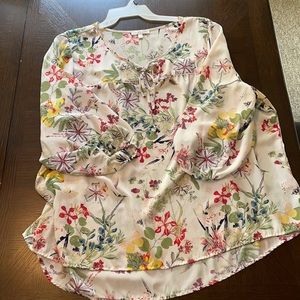 Flowy blouse with with tie on v neck front